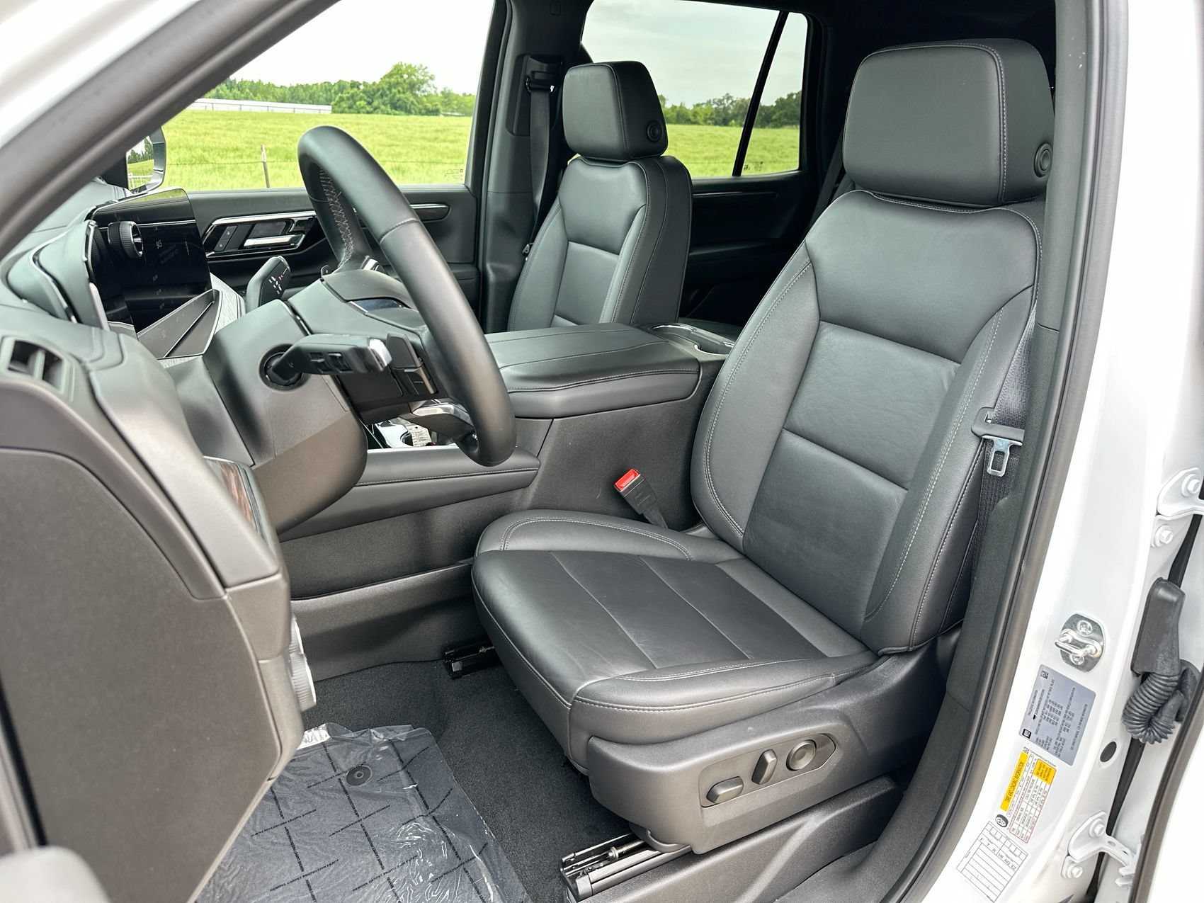 Used 2025 Summit White Chevrolet LT image 11