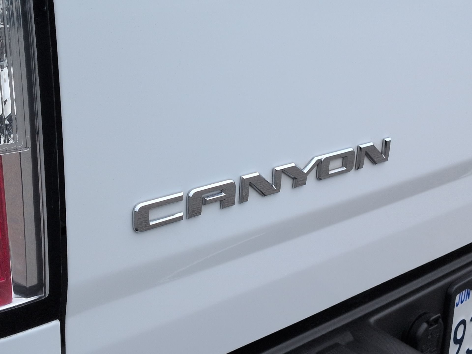Used 2018 SUMMIT WHITE GMC 2WD Denali image 34