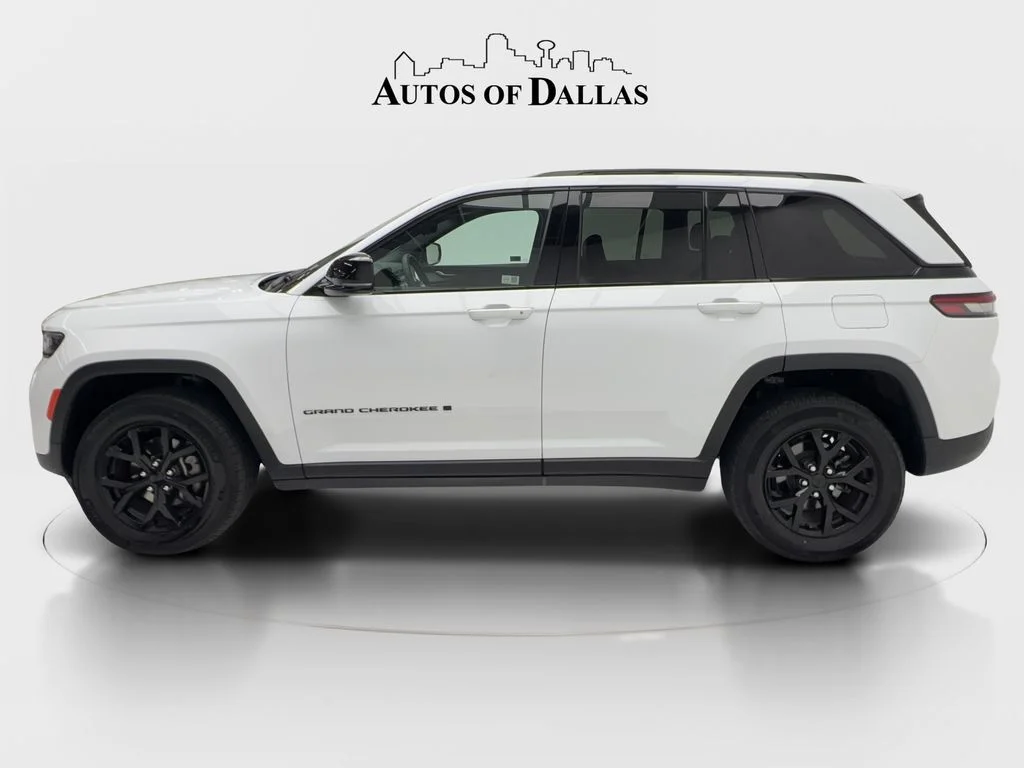 Used 2024 White/off-white Jeep Altitude image 5
