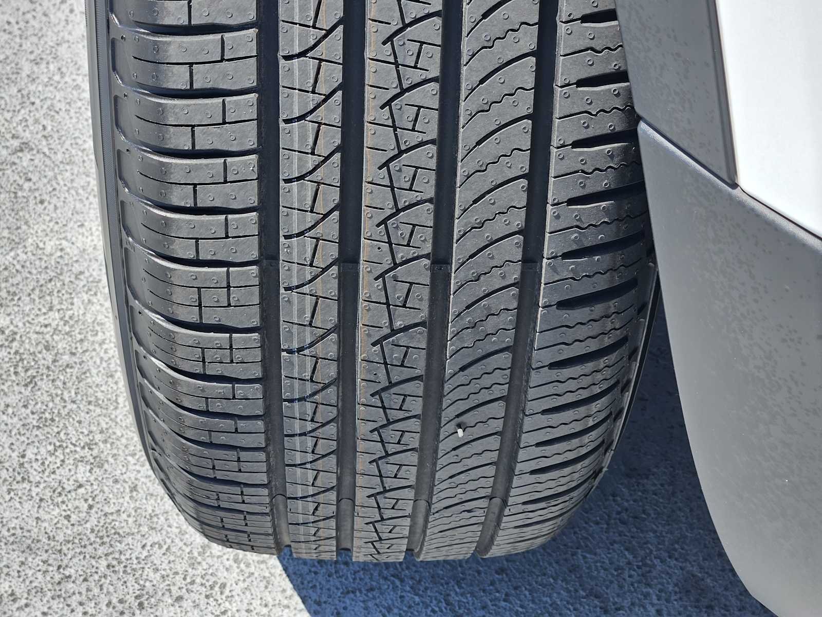 Certified Used 2025 Fuji White Land Rover S image 11