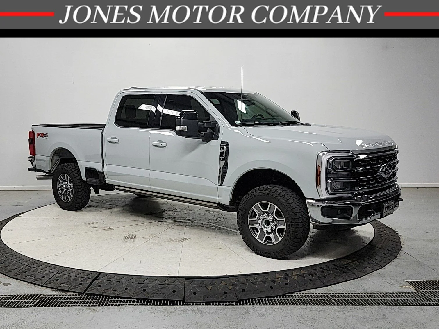 Used 2025 White Ford Lariat image 1
