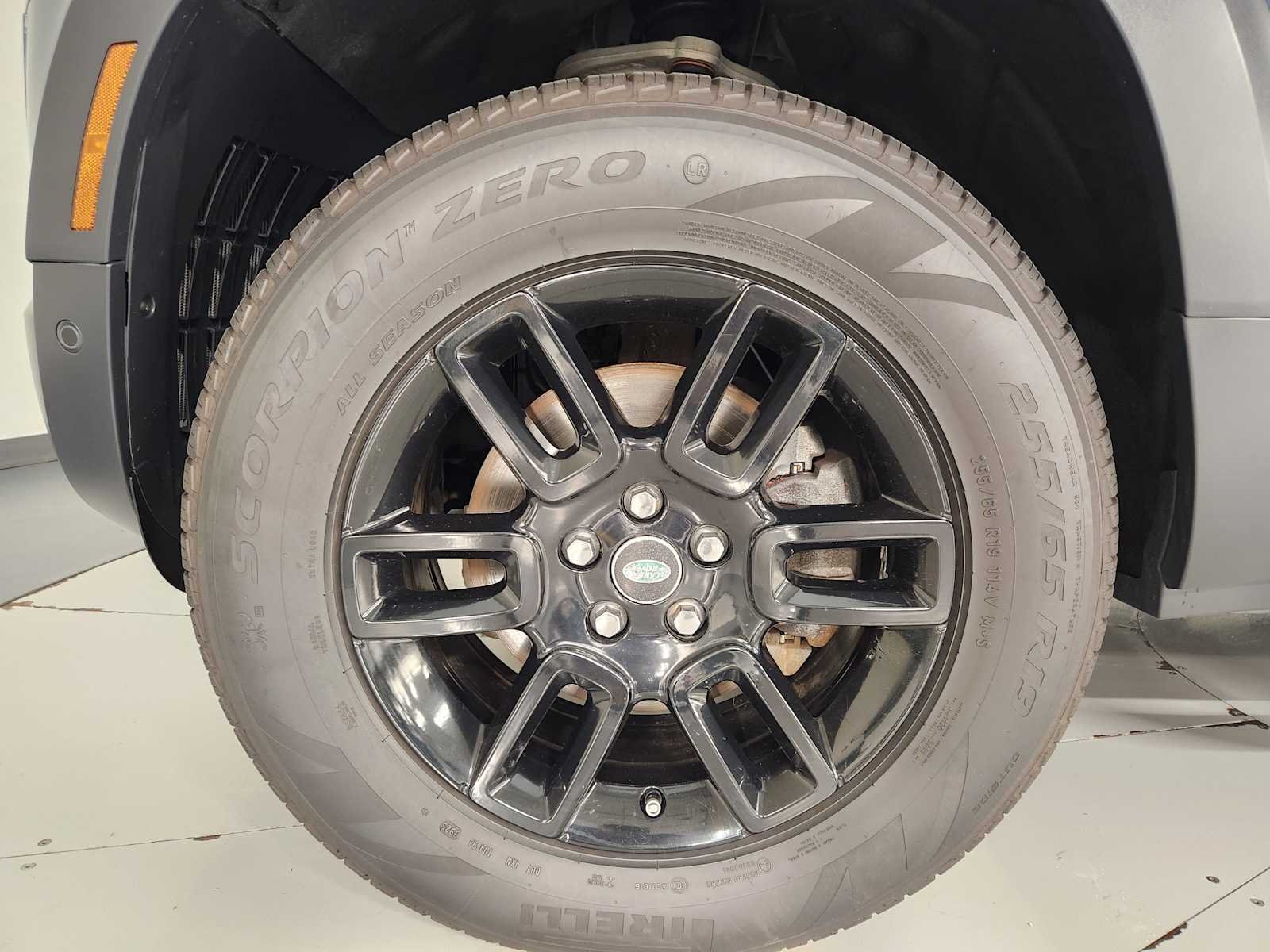 Used 2023 Tasman Blue Metallic Land Rover S image 8