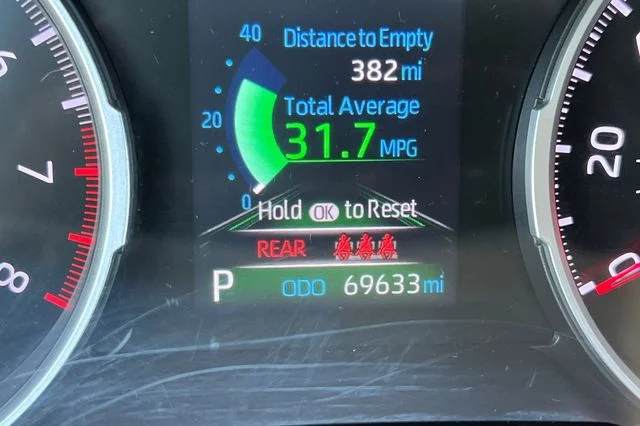Used 2019 White Toyota XLE image 30