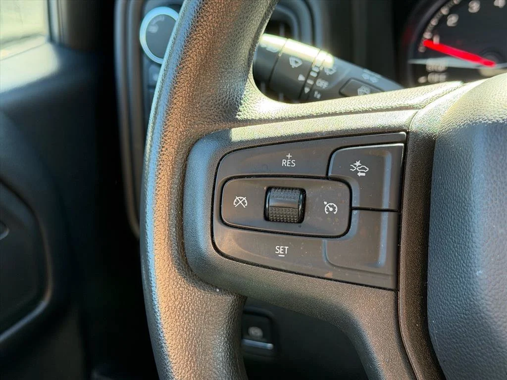 Used 2024 White Chevrolet Custom image 19