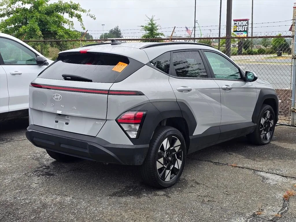 Used 2025 Gray Hyundai SEL image 12
