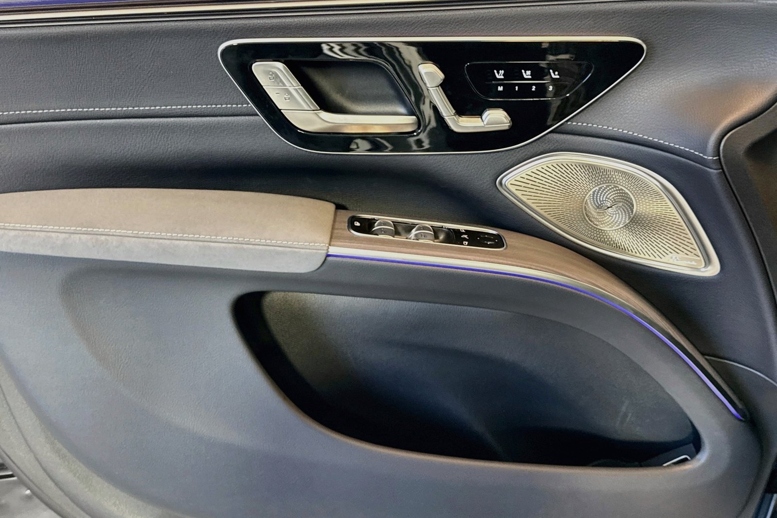 New 2026 Obsidian Black Metallic Mercedes-Benz EQS 400 image 16