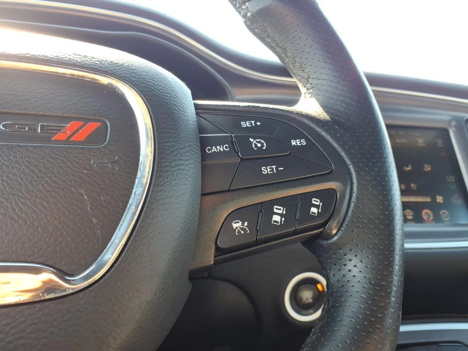 Used 2015 B5 Blue Pearl Coat Dodge R/T Plus Shaker image 28