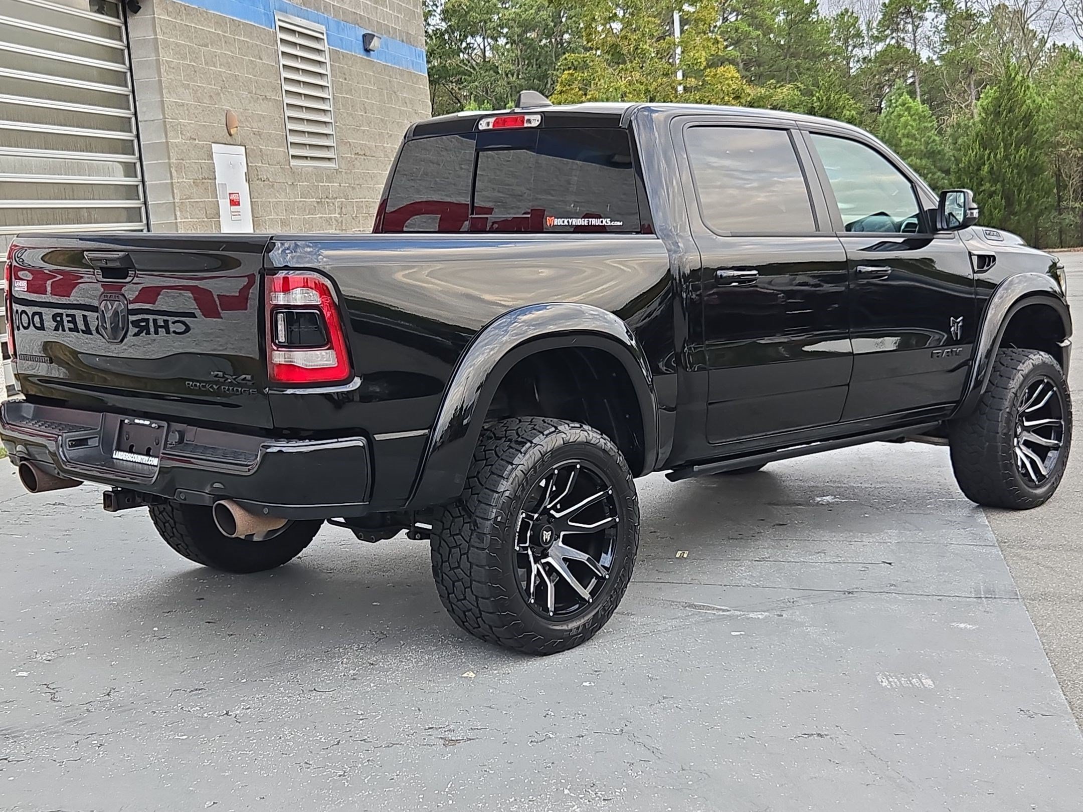 Used 2023 Diamond Black Crystal Pearlcoat RAM Big Horn image 7