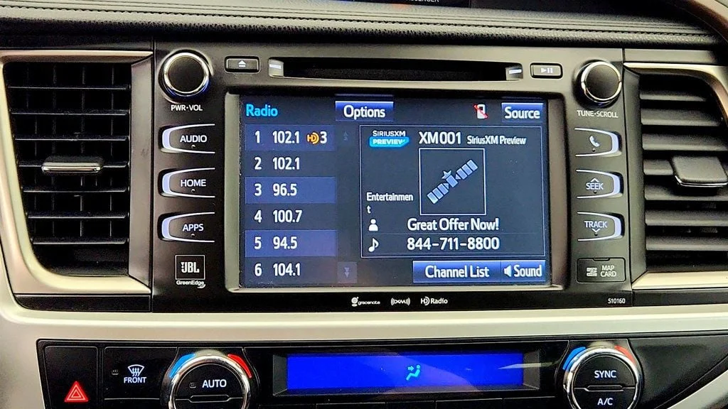 Used 2016 Blizzard Pearl Toyota AWD 4dr V6 Limited w/ Driver Tech & Rear Entertainment image 19