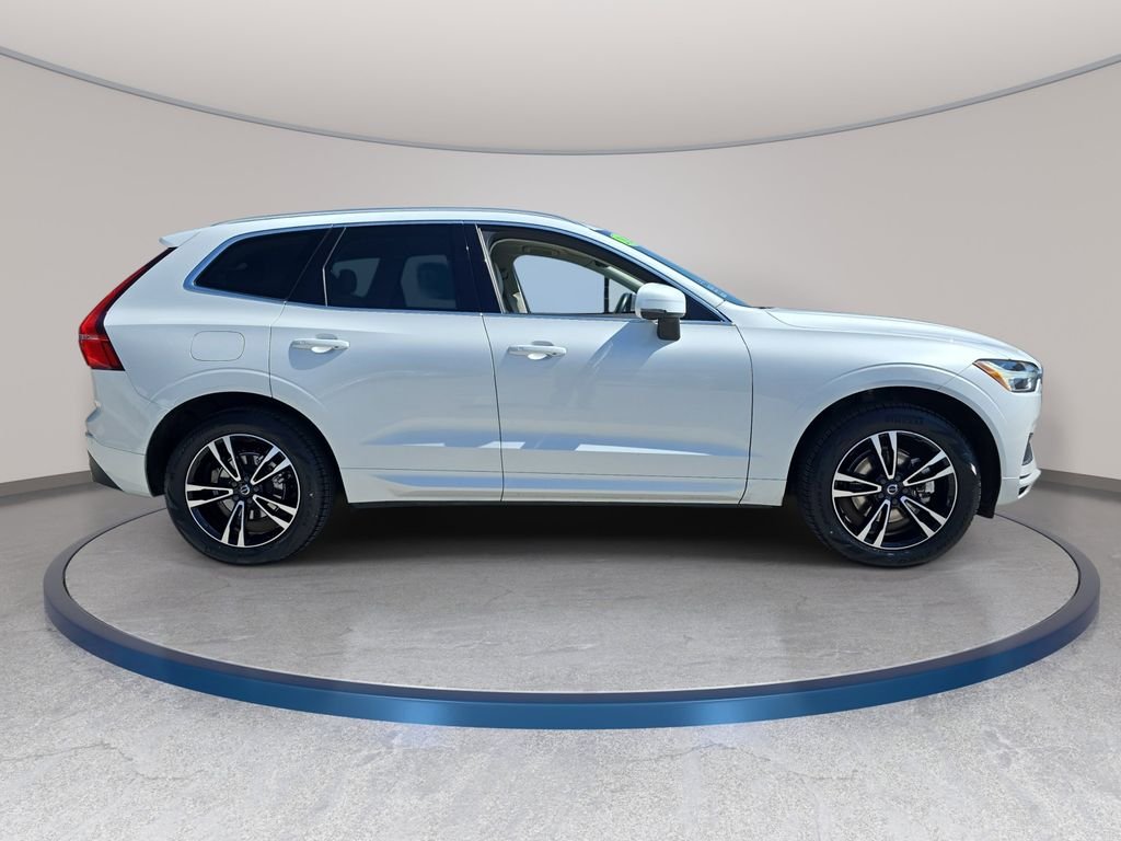 Used 2020 White Volvo T5 Momentum image 5