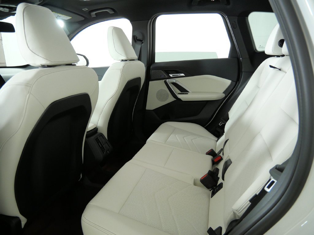 New 2027 Alpine White BMW xDrive28i image 29