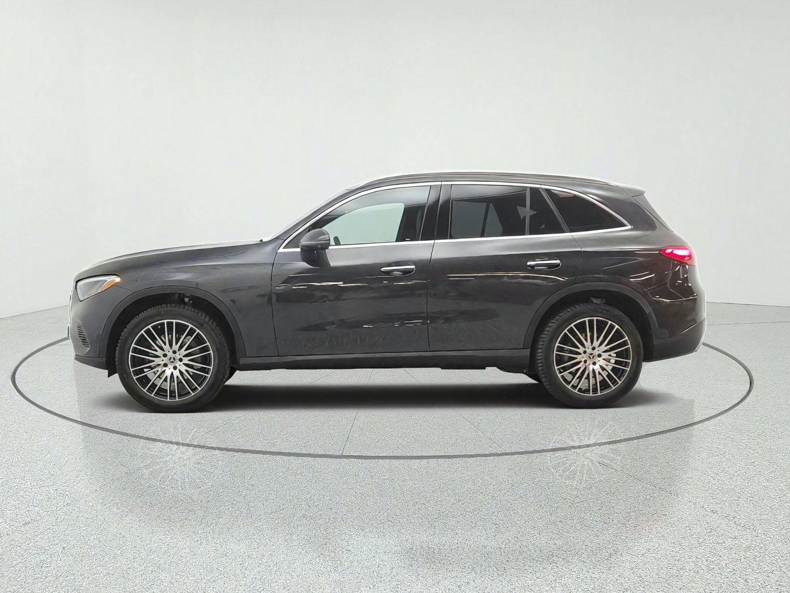 New 2027 Graphite Grey Metallic Mercedes-Benz GLC 300 SUV image 29