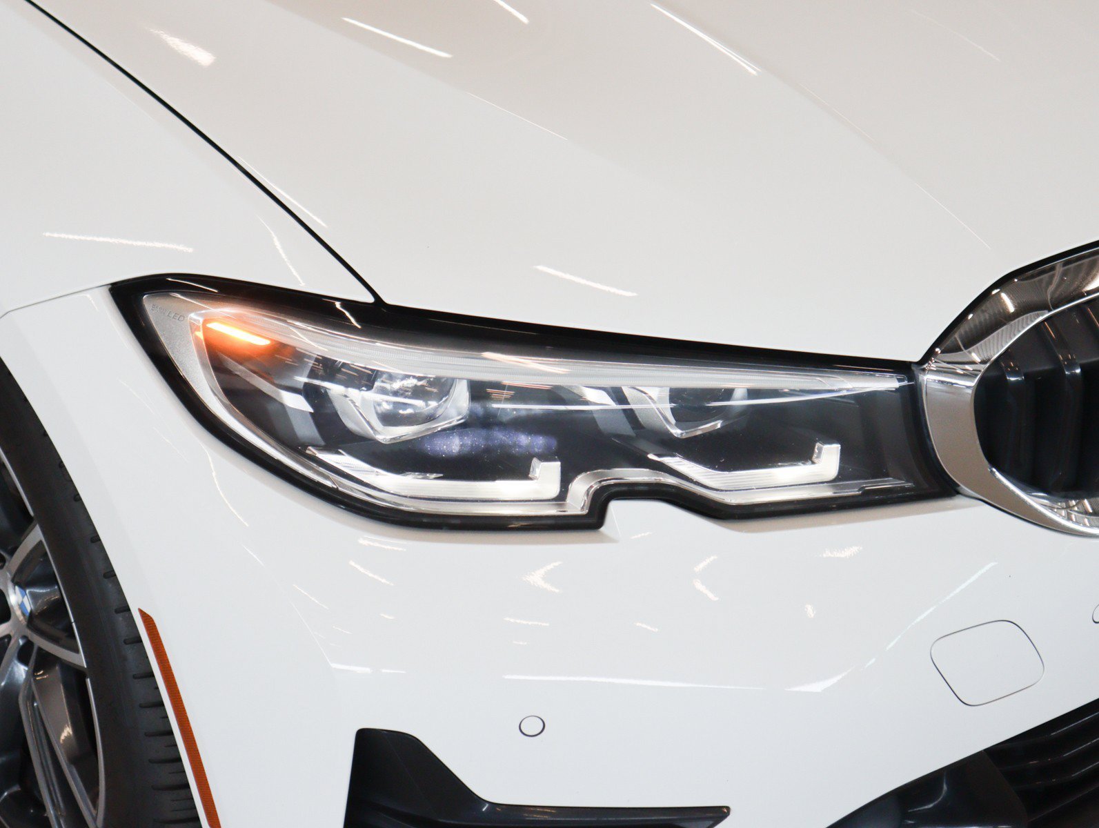 Used 2019 Alpine White BMW 330i image 24