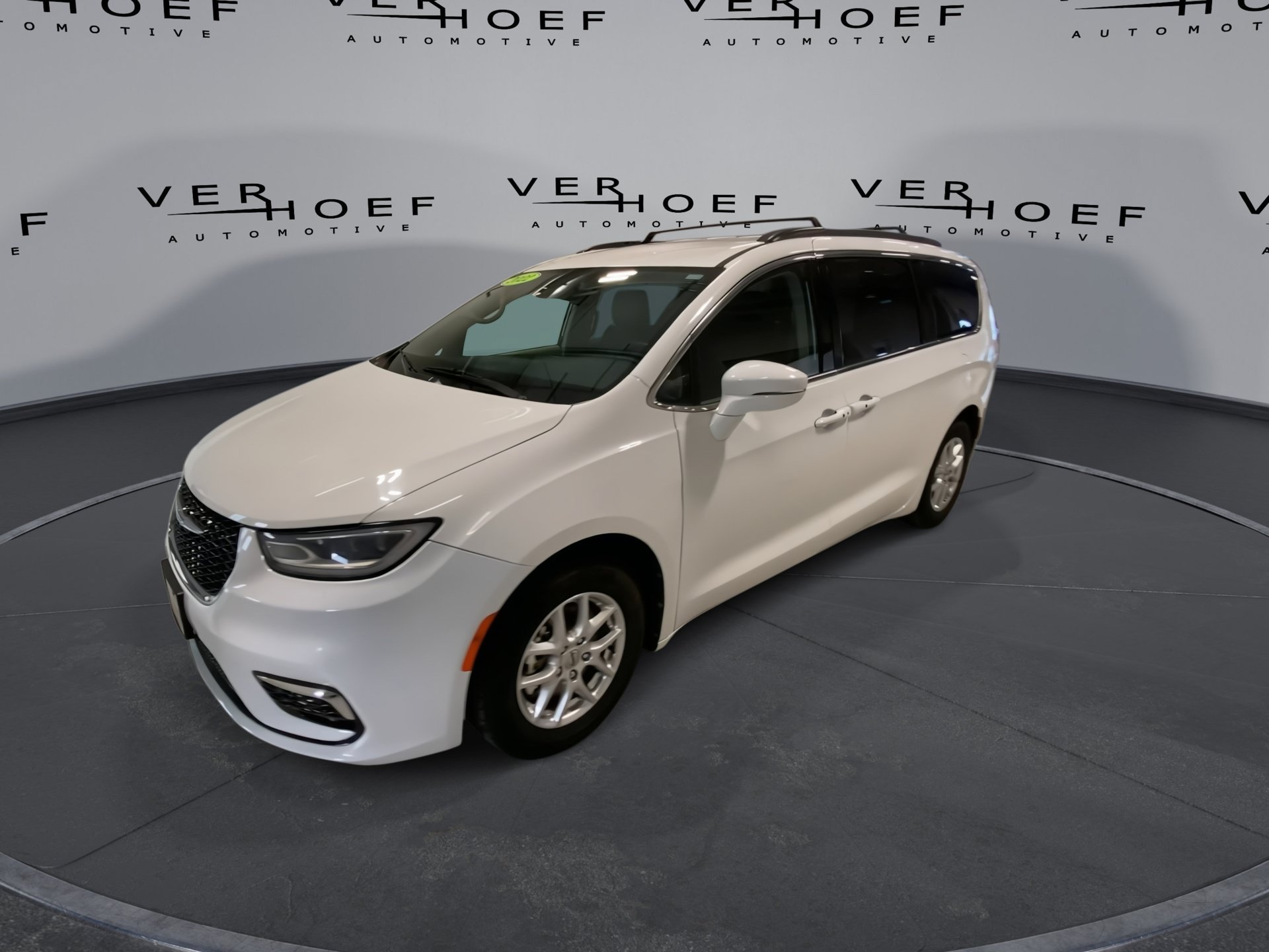 Used 2022 Bright White Clearcoat Chrysler Touring L image 4