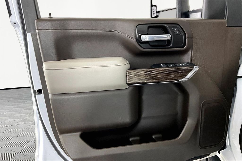 Used 2022 White GMC SLE image 18