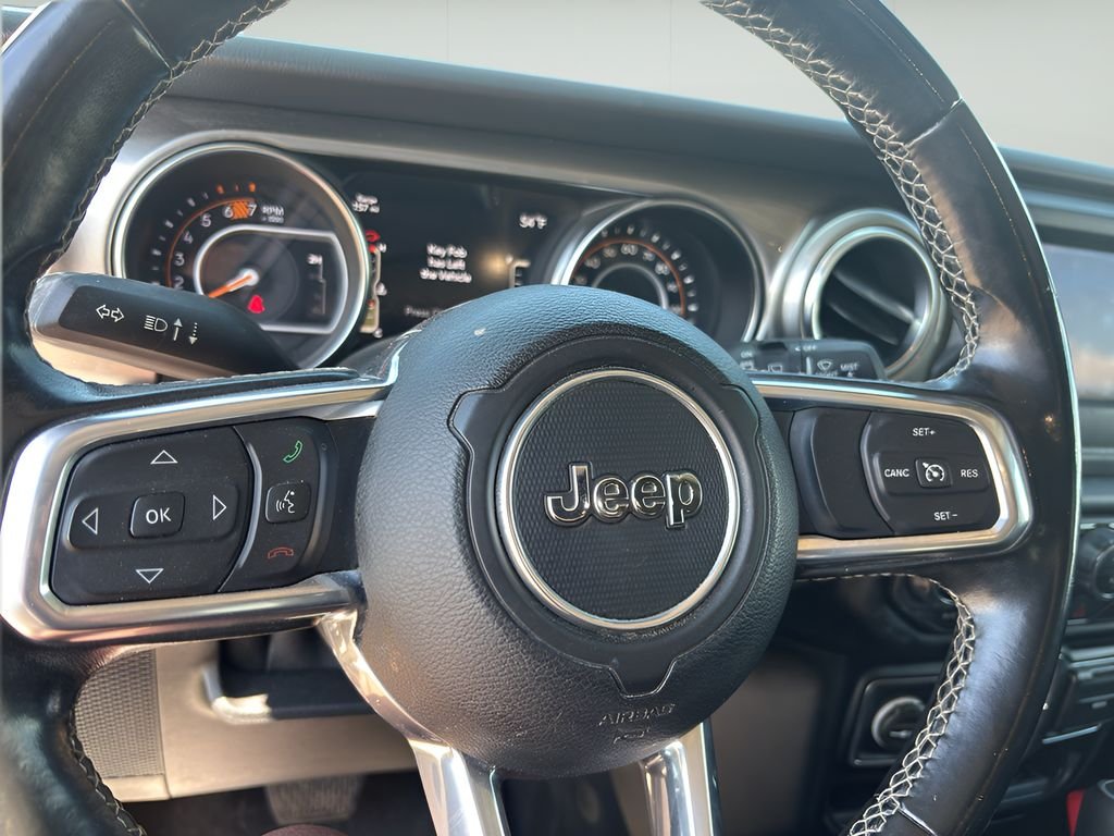 Used 2020 Granite Crystal Metallic Clearcoat Jeep Sahara image 19