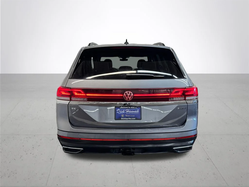 Used 2024 Gray Volkswagen 2.0T SE w/Technology image 5