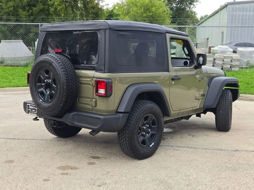 Used 2025 Green Jeep Sport image 9