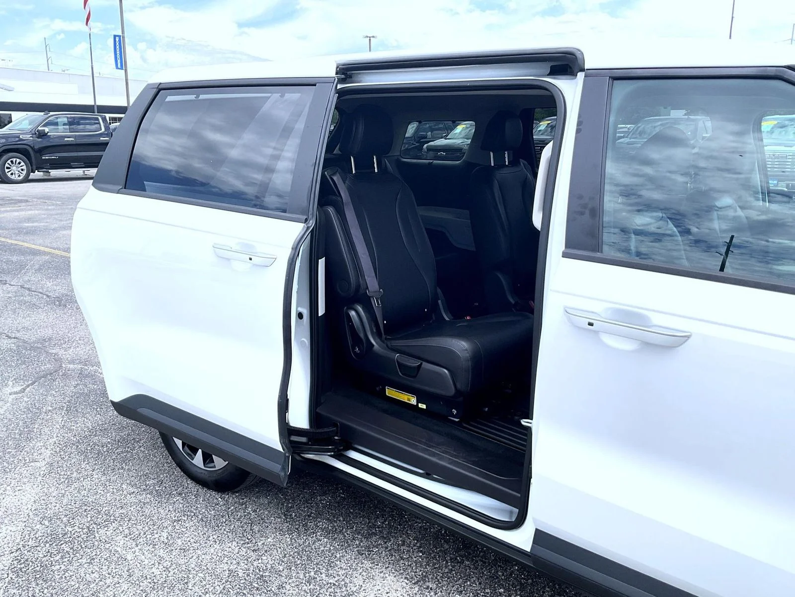 Used 2024 White Kia EX image 17