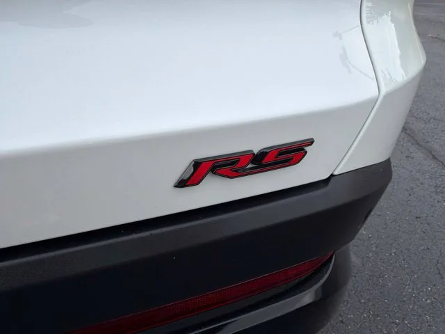 Used 2025 Iridescent Pearl Tricoat Chevrolet RS image 19