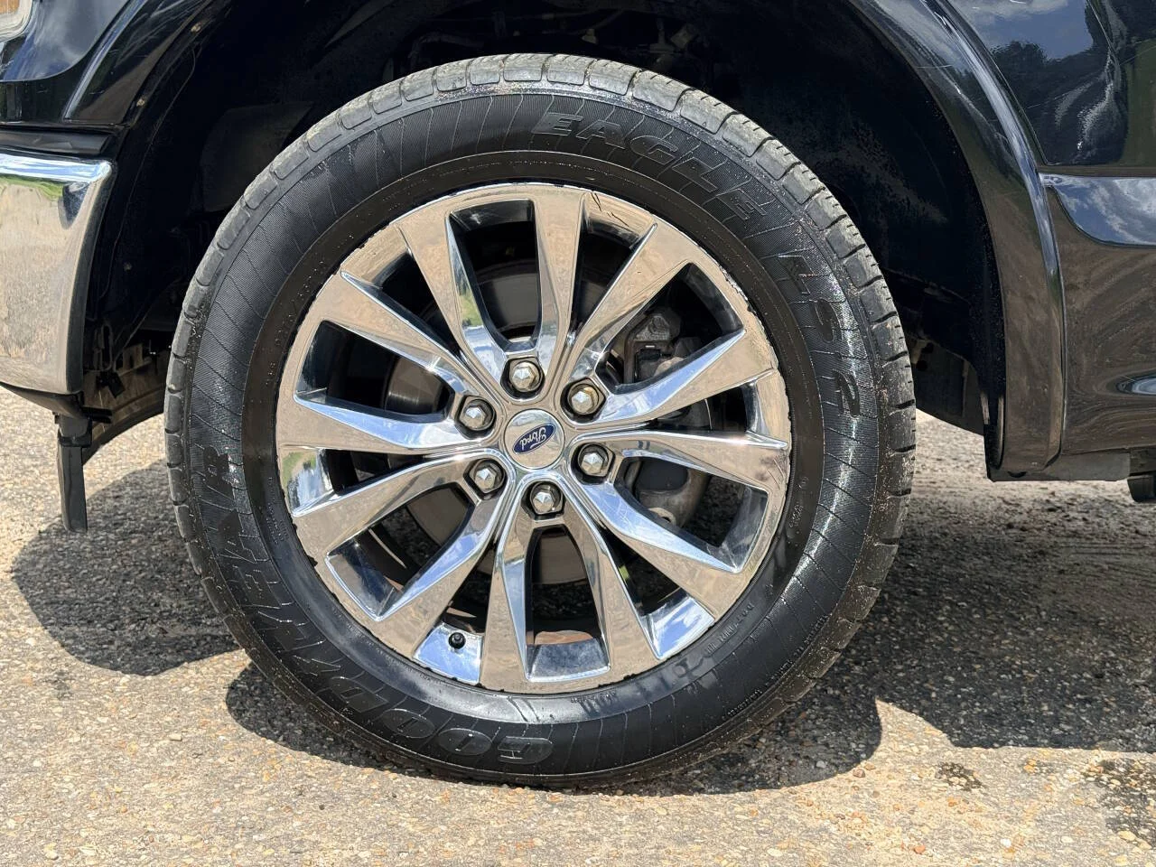 Used 2017 Black Ford Lariat 4x4 4dr SuperCrew 5.5 ft. SB image 9