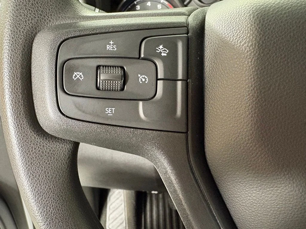 Used 2025 White Chevrolet Custom image 29