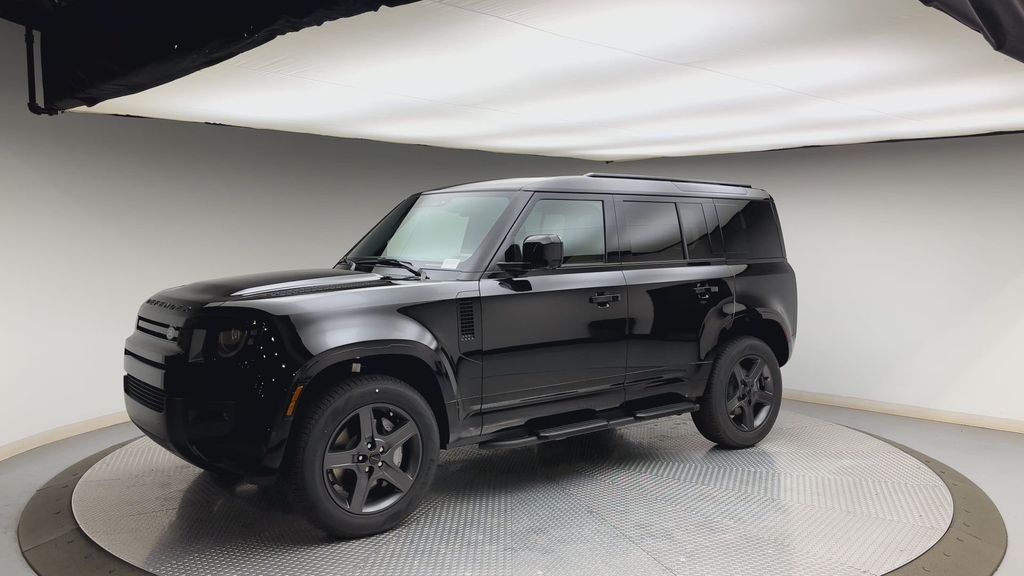 New 2026 Santorini Black Metallic Land Rover X-Dynamic SE image 6