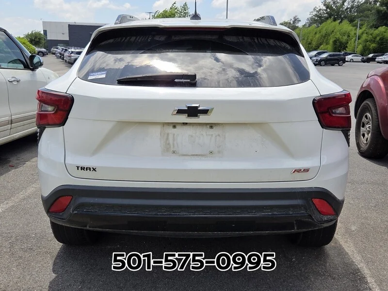 Used 2024 Summit White CHEVROLET 2RS image 5