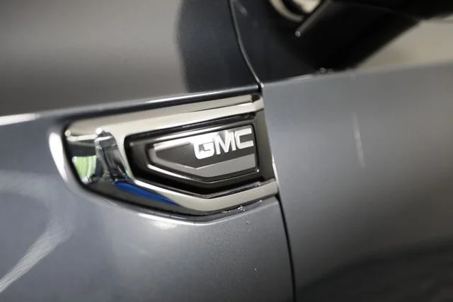 Used 2021 Blue GMC SLT image 31