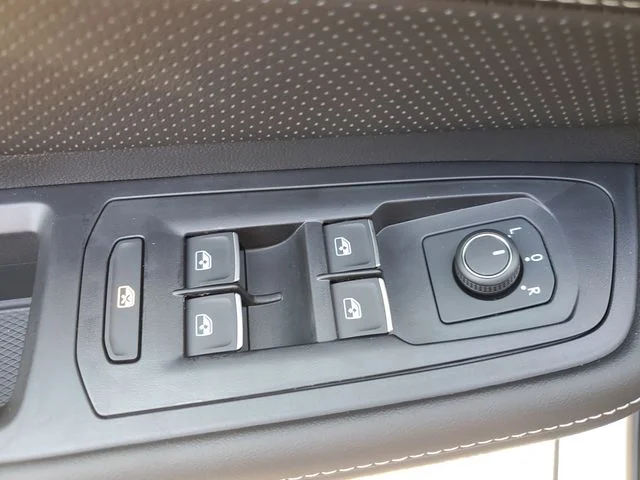 2026 Volkswagen Atlas Cross Sport SE w/Tech - Photo 25