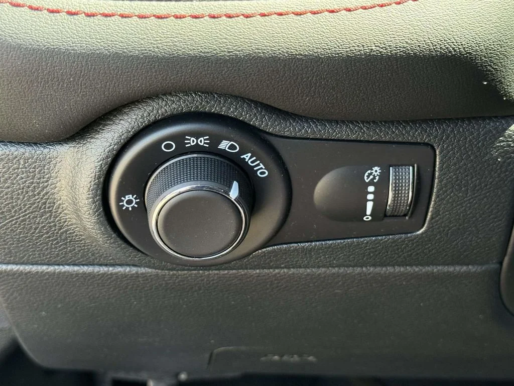 Used 2024  Dodge GT Premium image 30