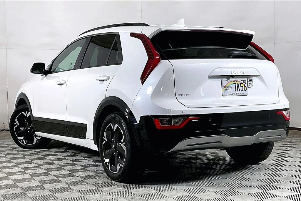 Used 2023 White Kia Wind image 13