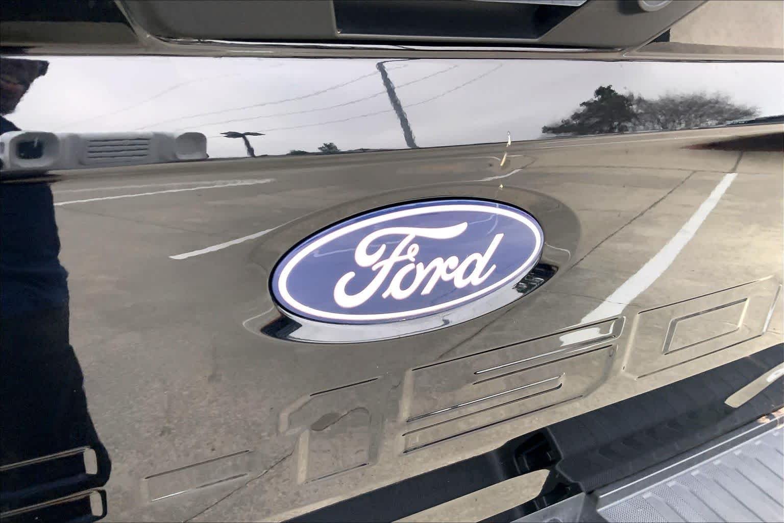 Used 2024 Agate Black Metallic Ford XLT image 46