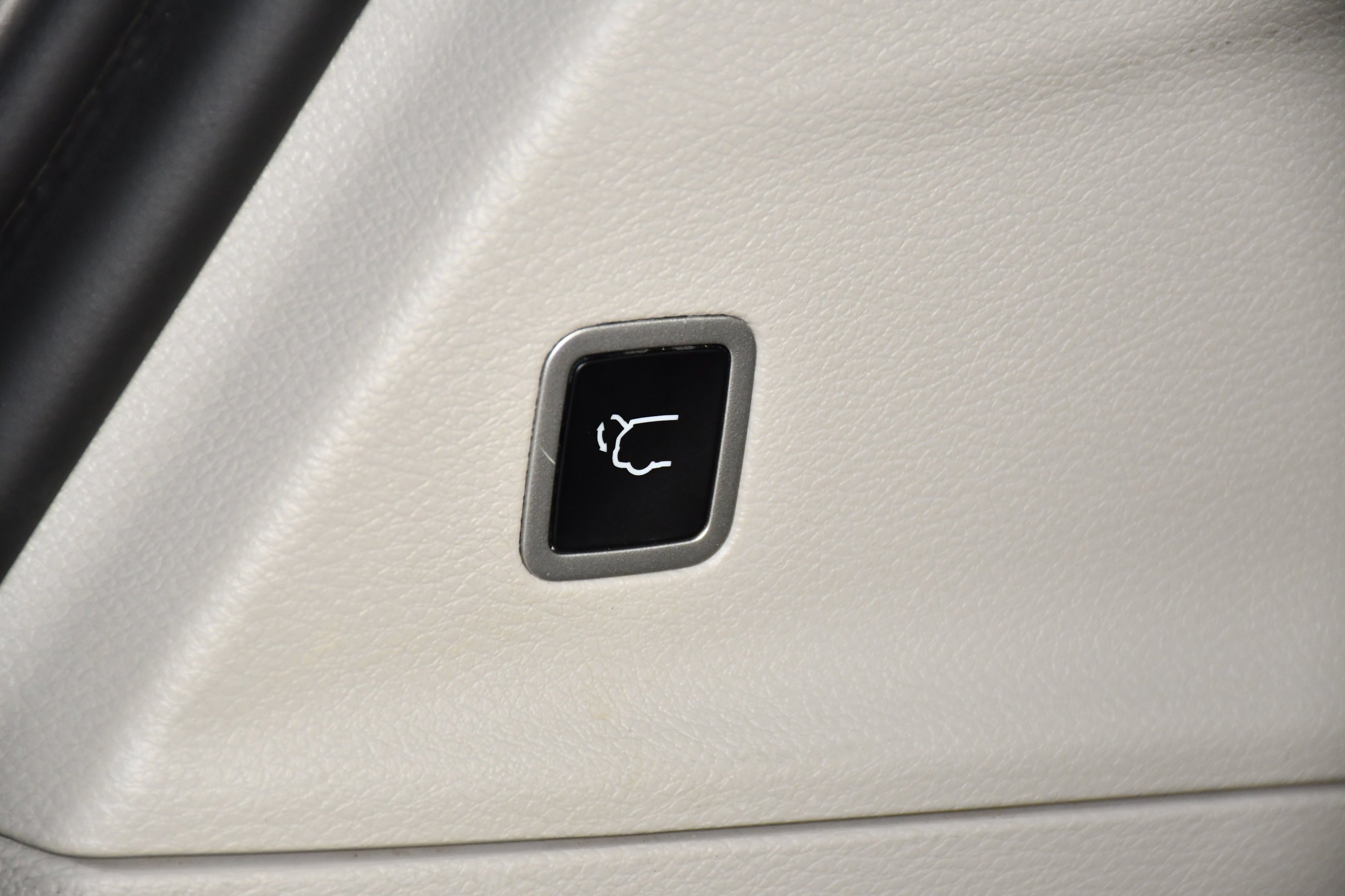 Used 2023 Bright White Clearcoat Chrysler LX image 49