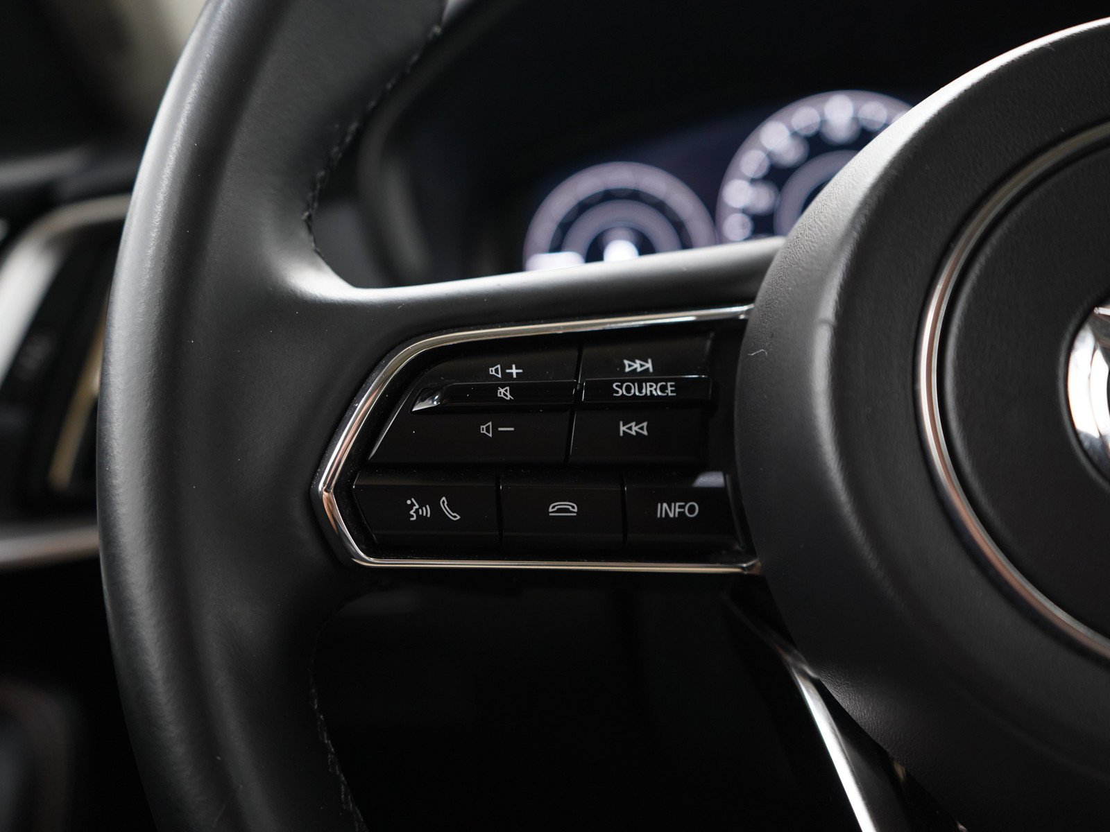Used 2024  Mazda Preferred image 27