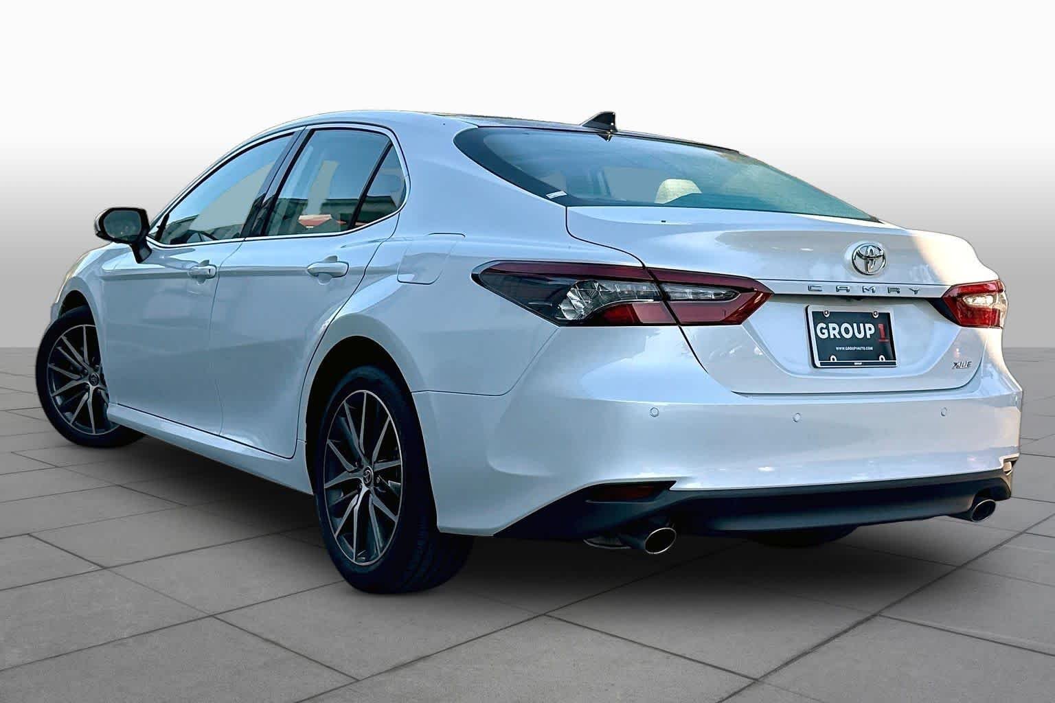 Used 2023 Wind Chill Pearl Toyota XLE V6 image 12