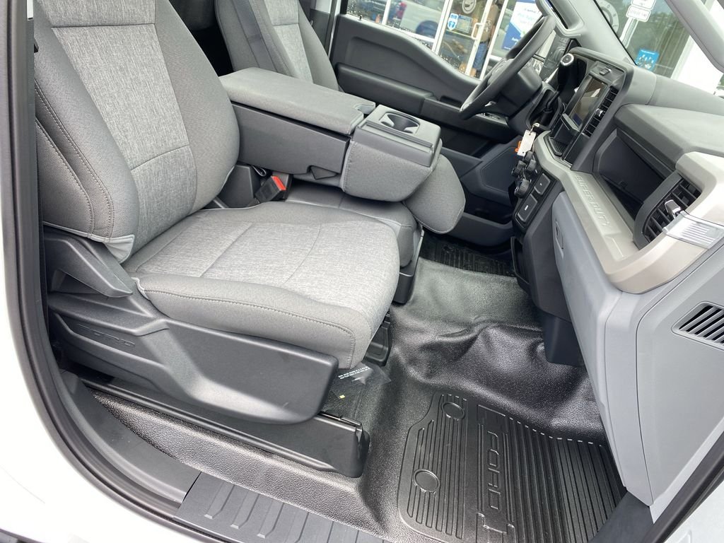 New 2025 Oxford White Ford F-350® XL image 30
