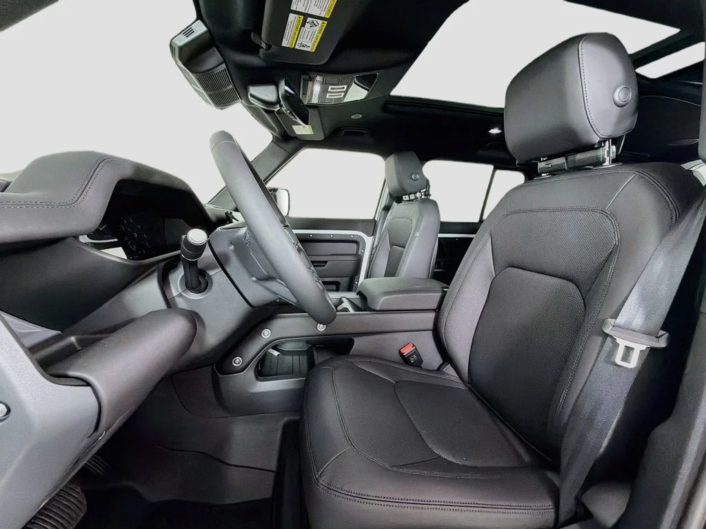 New 2026 Fuji White Land Rover X-Dynamic SE image 22