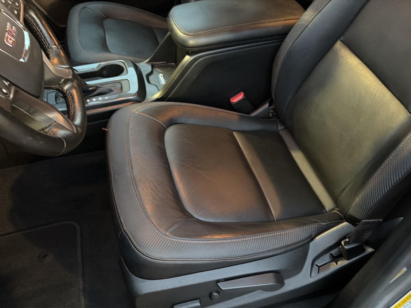 Used 2021 Satin Steel Metallic GMC 4WD AT4 w/Leather image 32