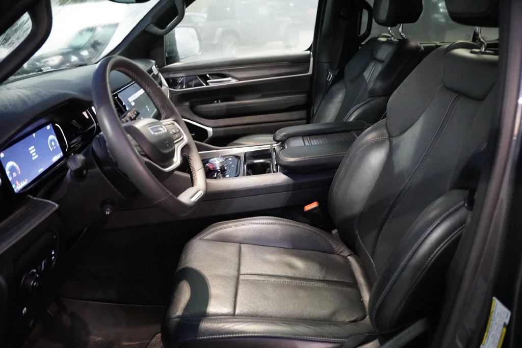 Used 2023 Baltic Gray Metallic Clearcoat Jeep Series III image 6