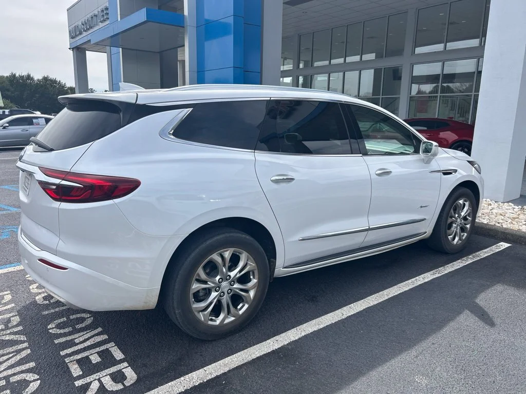 Used 2020 WHITE FROST TRICOAT Buick Avenir image 4