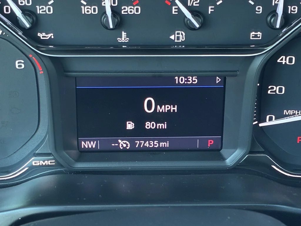 Used 2022 SUMMIT WHITE GMC SLE image 34