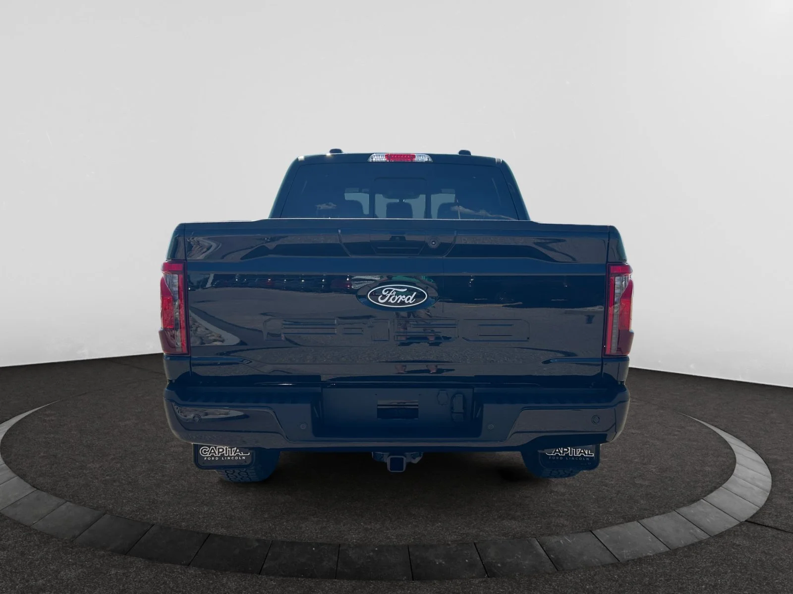 New 2026 Agate Black Metallic Ford XLT image 4