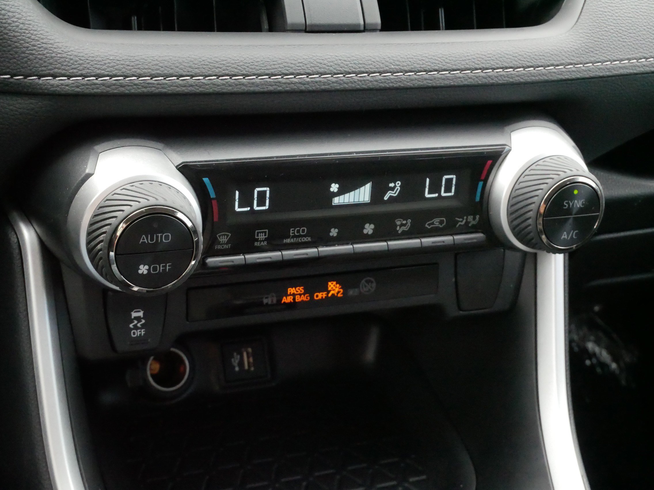 2025 Toyota RAV4 LE - Photo 23