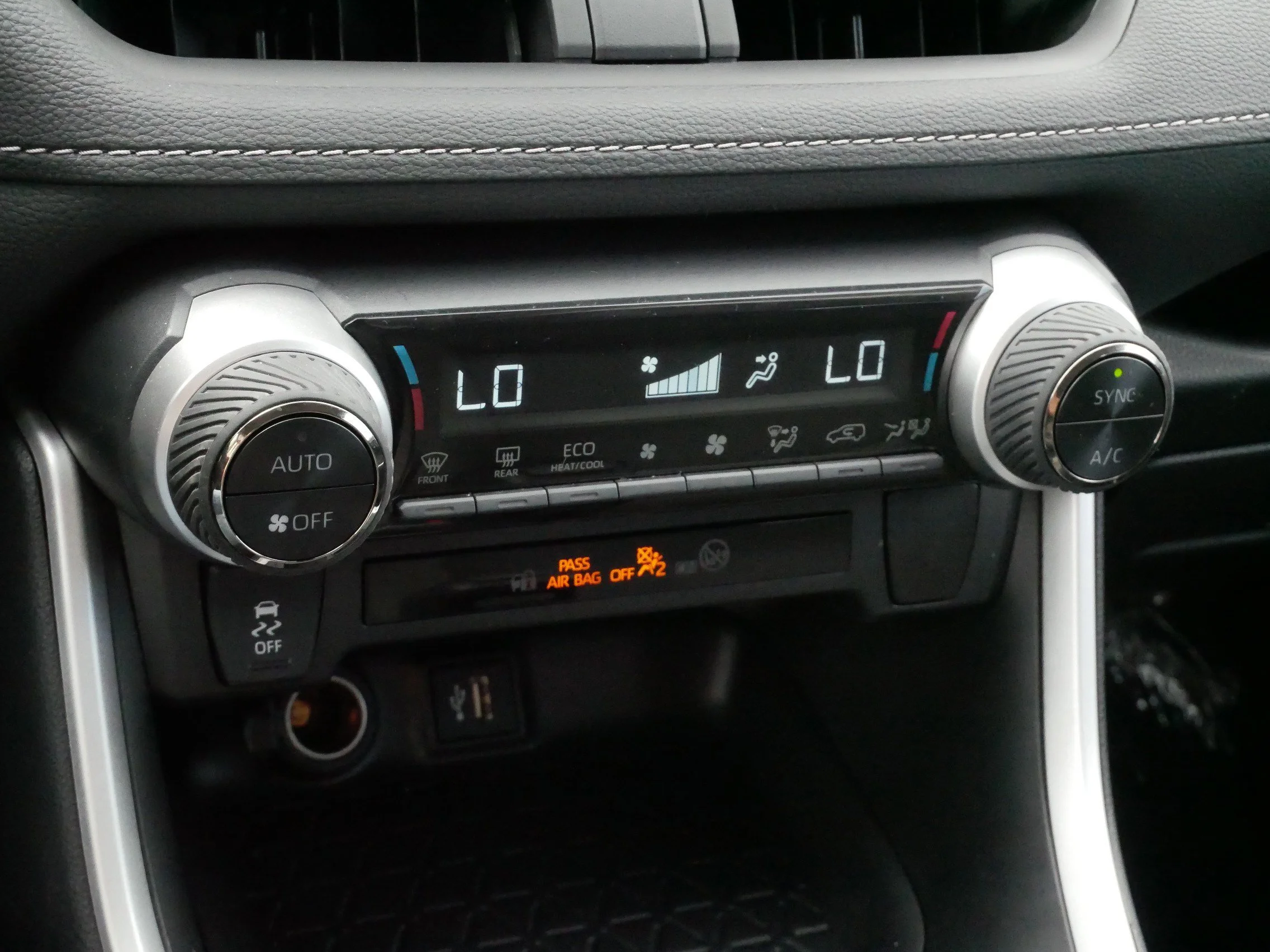2025 Toyota RAV4 LE - Photo 23