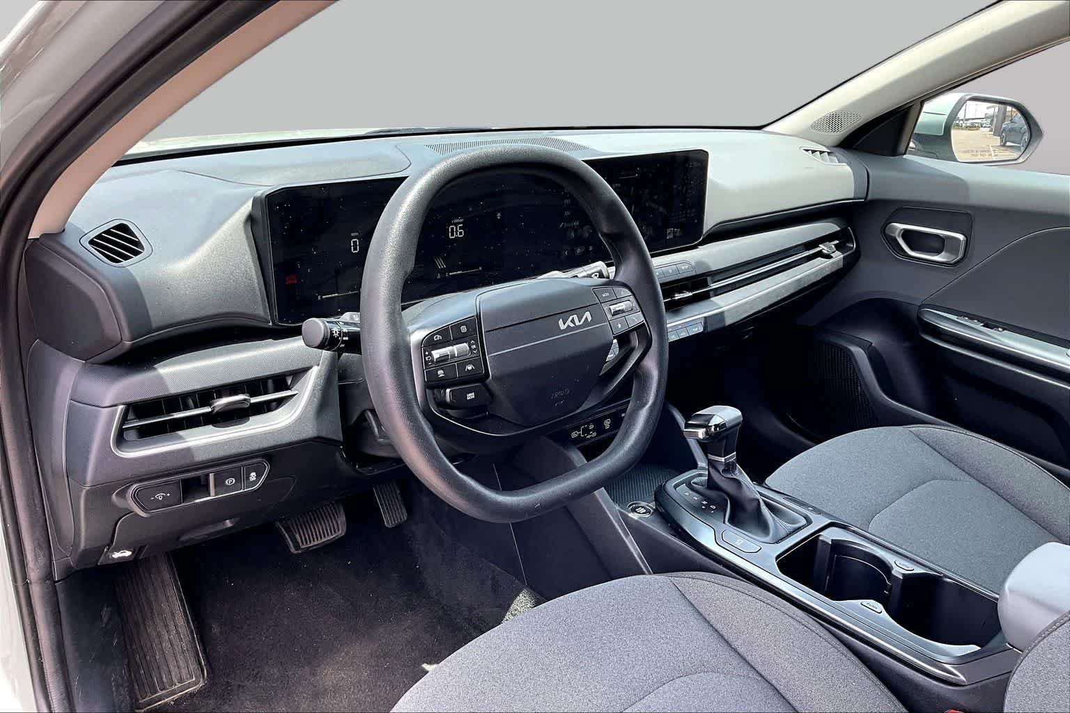 Used 2025 Morning Haze Kia LXS image 18