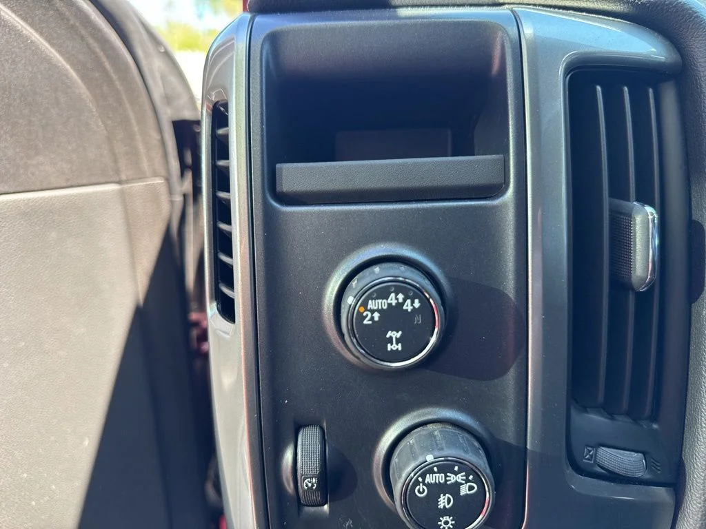 Used 2018 Red Chevrolet LT image 25