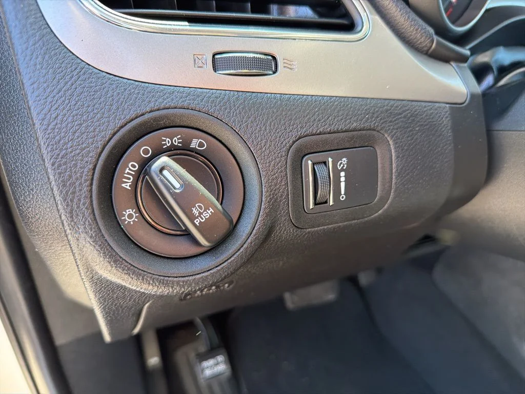 Used 2018 White Dodge Crossroad image 45