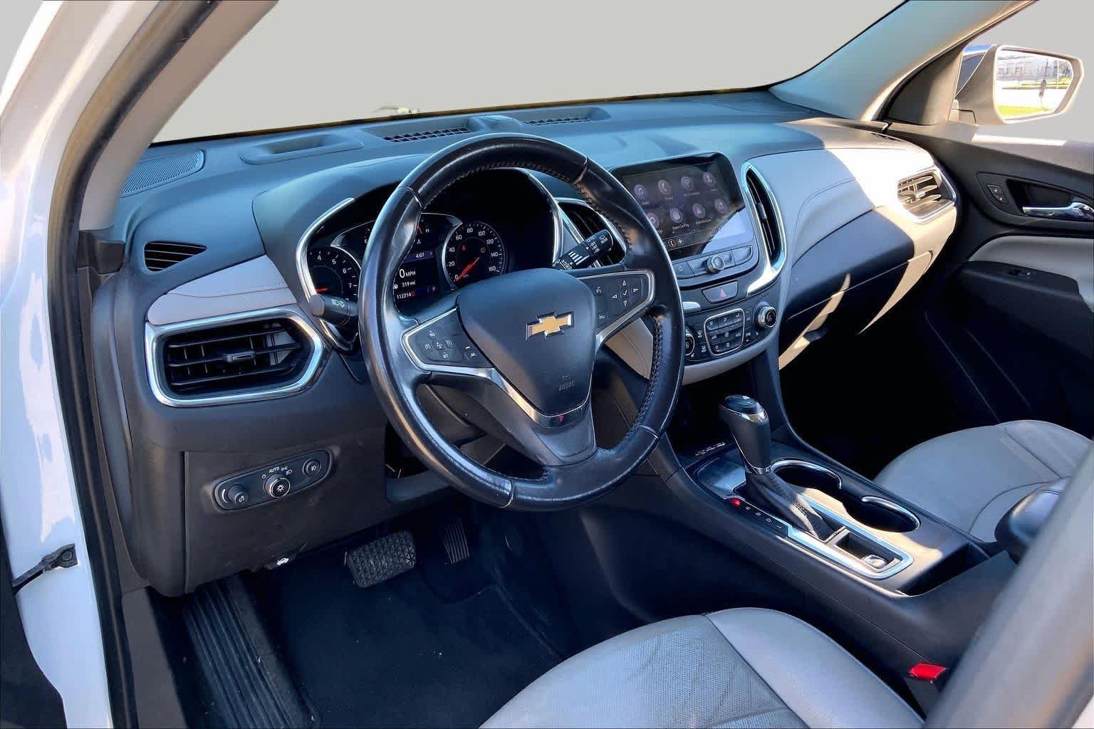 Used 2020 Iridescent Pearl Tricoat Chevrolet Premier image 17