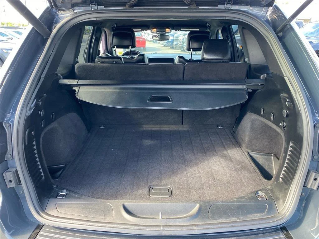Used 2018 Rhino Clearcoat Jeep Altitude image 24